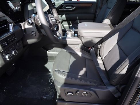 New 2026 GMC Yukon XL Denali w/ Advanced Technology Package image 11