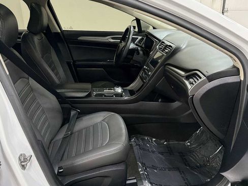 Used 2020 Ford Fusion SE FWD image 29