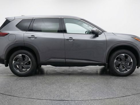Used 2025 Nissan Rogue SV image 11