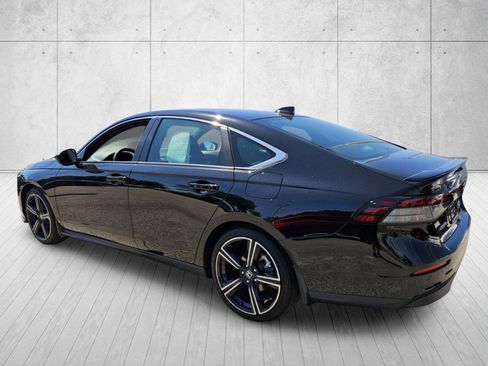 Used 2025 Honda Accord Sport image 5