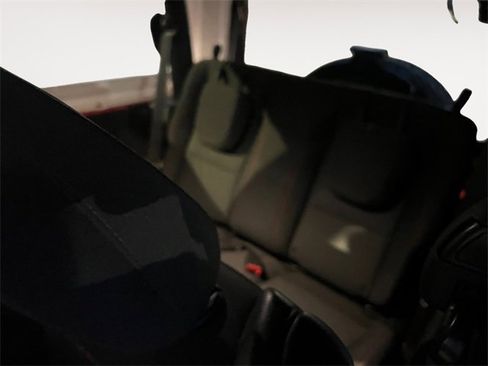 Used 2018 Jeep Wrangler Rubicon w/ Cold Weather Group image 13