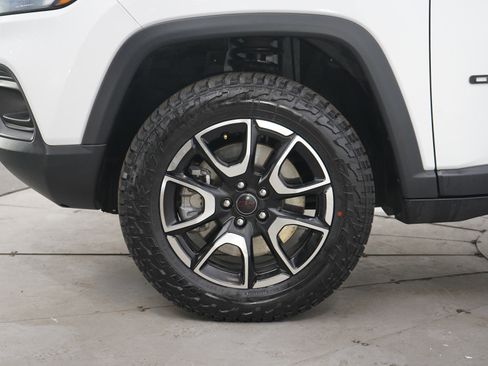 Used 2025 Jeep Compass Trailhawk AWD/4WD image 28