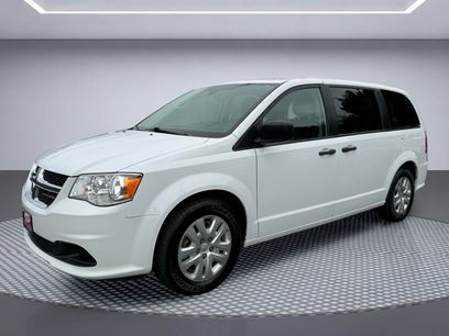 Used 2019 Dodge Grand Caravan SE w/ UConnect Hands-Free Group