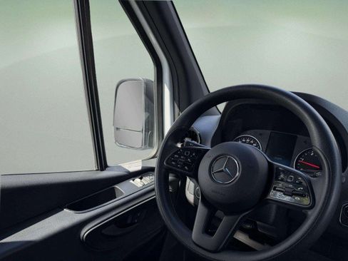 Used 2024 Mercedes-Benz Sprinter 2500 image 13