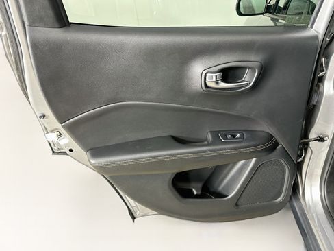 Used 2020 Jeep Compass Limited AWD/4WD image 25