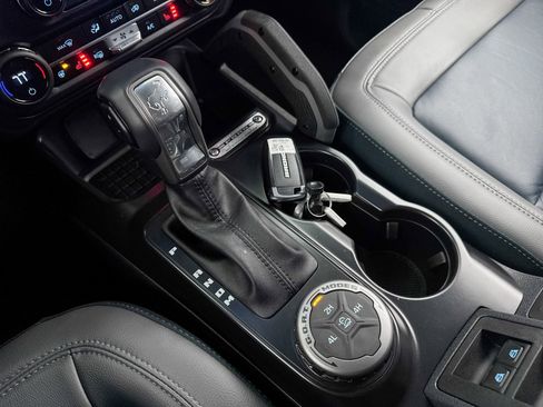 Used 2024 Ford Bronco Outer Banks image 30