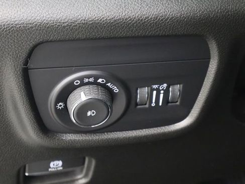Used 2023 Jeep Grand Cherokee Limited AWD/4WD image 20