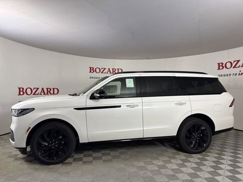 New 2025 Lincoln Navigator Reserve w/ Jet Appearance Package image 4