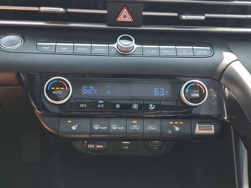 Certified 2023 Hyundai Elantra Limited FWD image 16