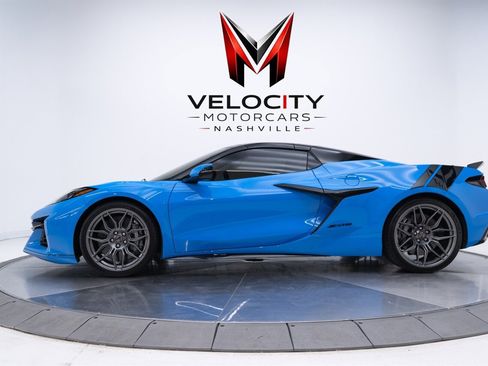 Used 2023 Chevrolet Corvette Z06 w/ Stealth Interior Trim Package RWD image 9