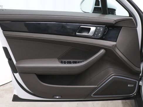 Used 2023 Porsche Panamera 4 Platinum Edition image 12