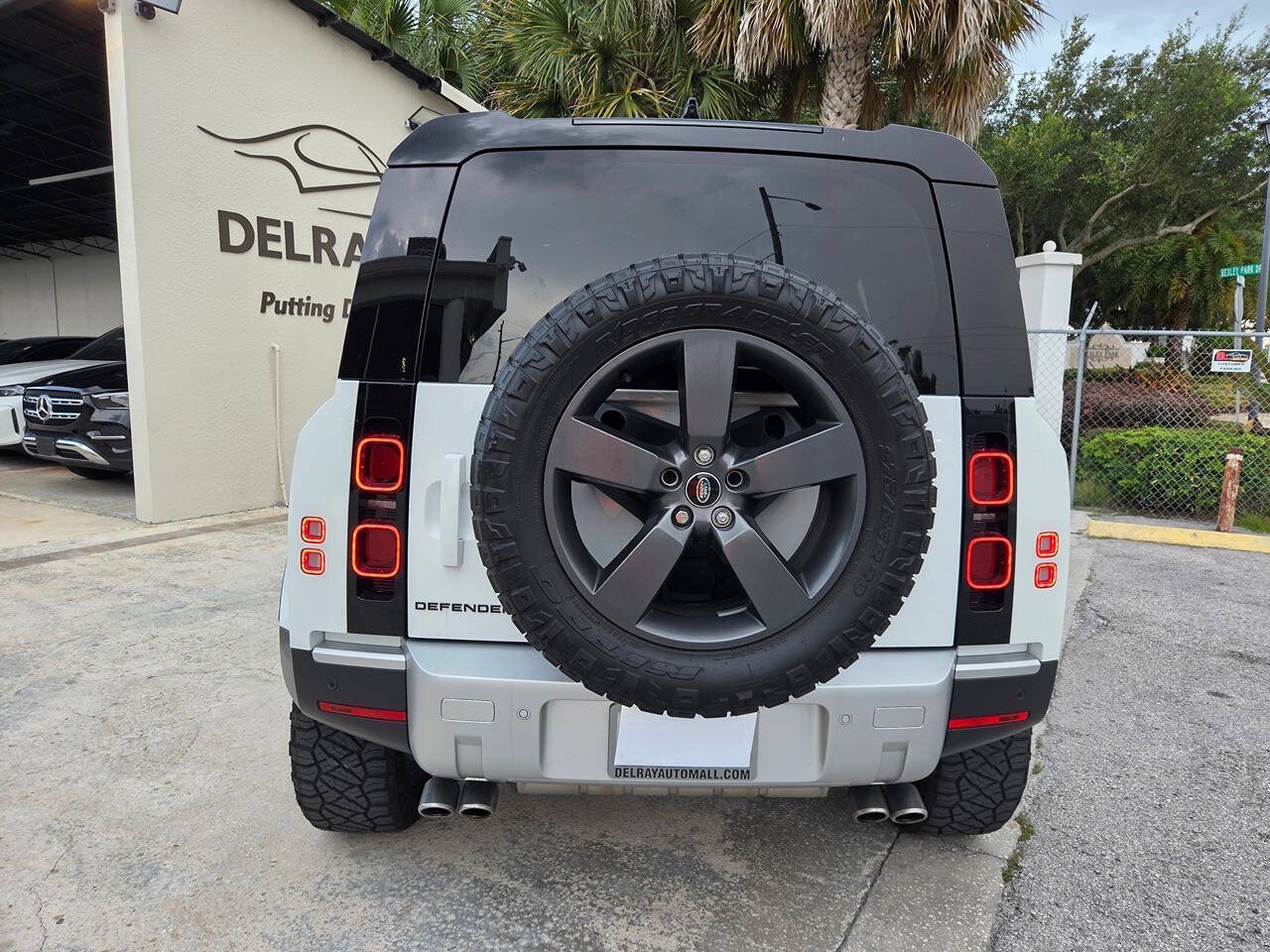 Used 2024 Land Rover Defender 110 SE AWD/4WD image 6
