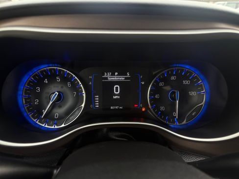 Used 2022 Chrysler Voyager LX FWD image 16