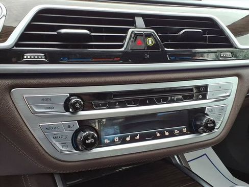 Used 2016 BMW 750i xDrive AWD/4WD image 21