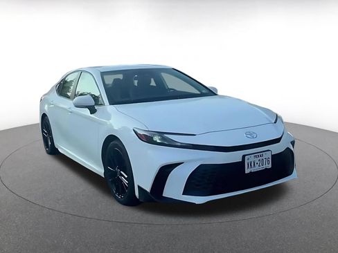 Used 2026 Toyota Camry SE FWD image 3