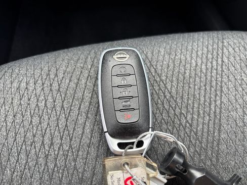 Used 2025 Nissan Rogue SV FWD image 20