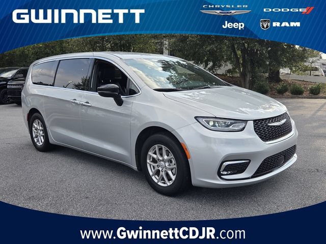 Used 2026 Chrysler Pacifica Select FWD image 1