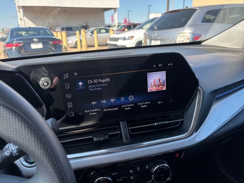 Used 2025 Chevrolet Trax LT image 20