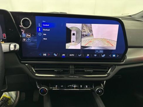 Used 2024 Chevrolet Equinox EV RS FWD image 22