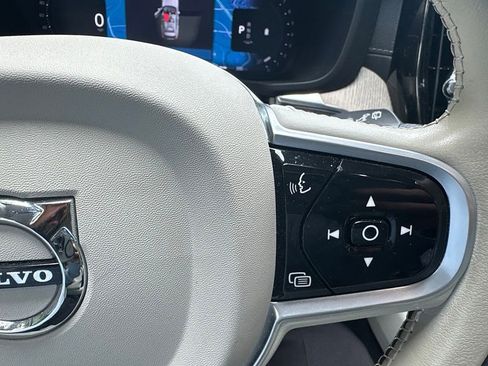 Used 2022 Volvo XC60 B5 Inscription w/ Advanced Package FWD image 17