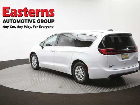 Used 2023 Chrysler Pacifica Touring-L FWD image 64
