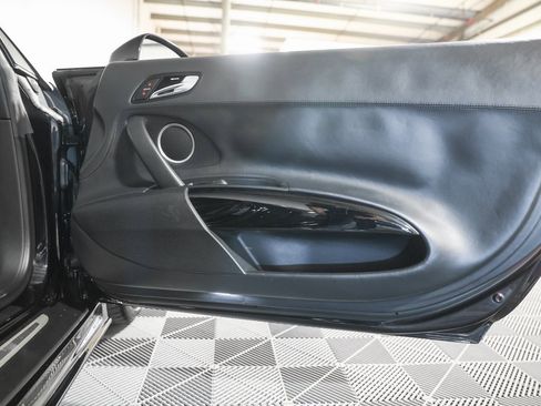 Used 2012 Audi R8 V10 w/ Enhanced Leather Pkg image 20