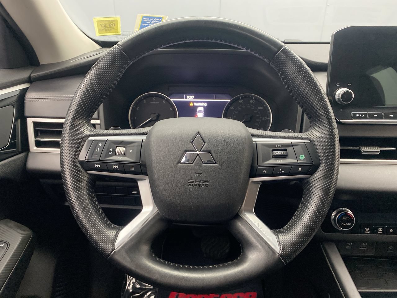 Used 2023 Mitsubishi Outlander SE AWD/4WD image 16