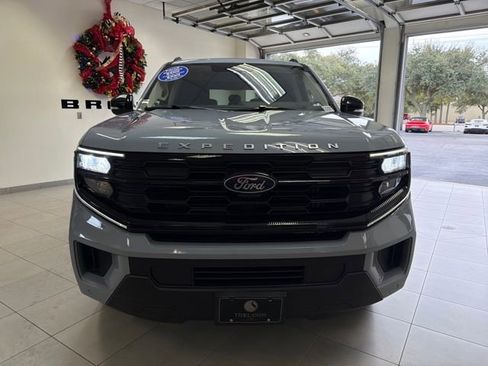 Used 2025 Ford Expedition Max Active image 3