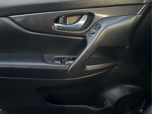 Used 2018 Nissan Rogue S image 31