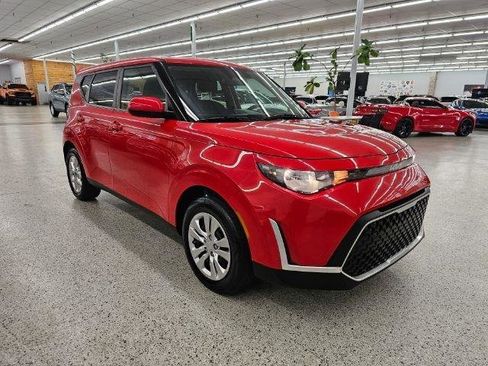 Used 2023 Kia Soul LX FWD image 3