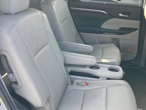 Used 2015 Toyota Highlander Limited image 42