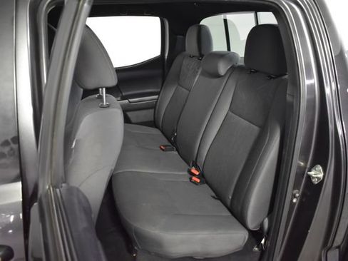 Used 2017 Toyota Tacoma TRD Sport w/ Tow Package (A/T) AWD/4WD image 27