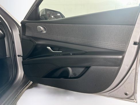 Used 2025 Hyundai Elantra Limited FWD image 32
