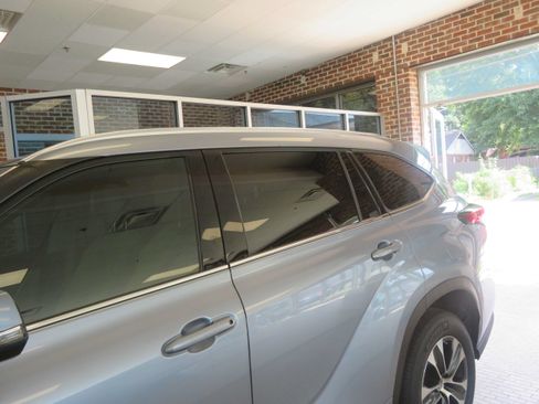 Used 2021 Toyota Highlander XLE FWD image 78