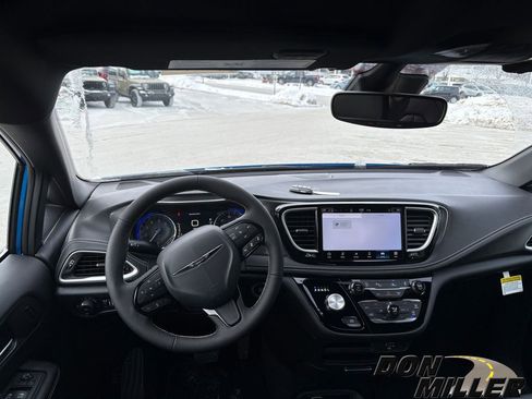 New 2026 Chrysler Pacifica Select w/ S Appearance Package image 12