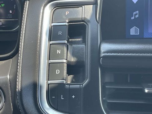 Certified 2022 Chevrolet Tahoe LT w/ Luxury Package AWD/4WD image 24