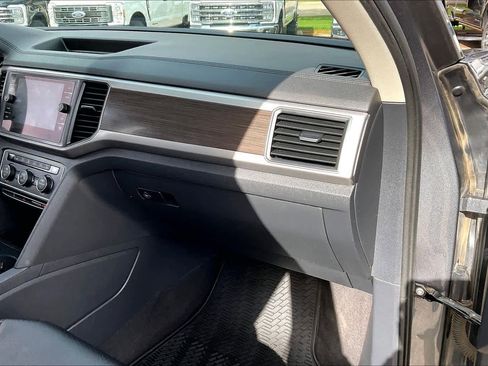 Used 2019 Volkswagen Atlas SE w/ Towing Package image 18