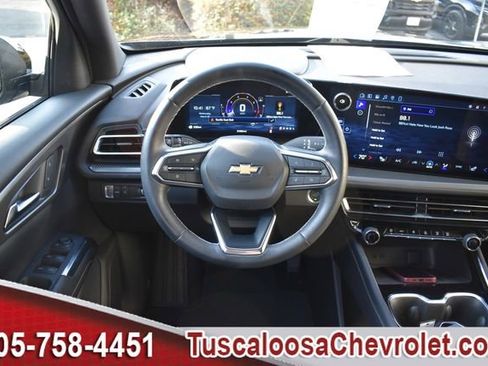 Used 2025 Chevrolet Traverse LT w/ Driver Confidence Package image 29