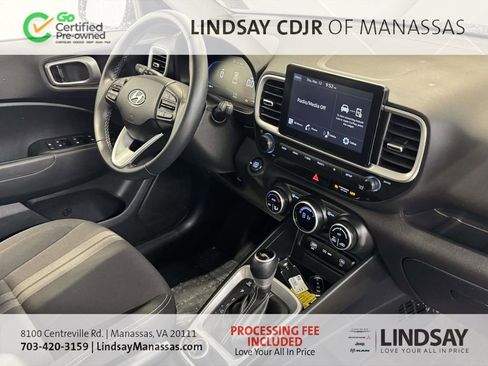Used 2024 Hyundai Venue SEL image 11