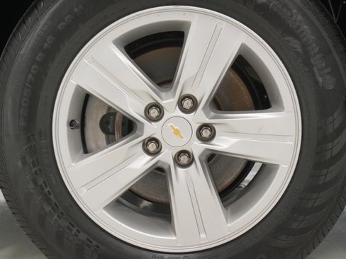 Used 2022 Chevrolet Trax LS w/ Tint and Cruise Package image 24