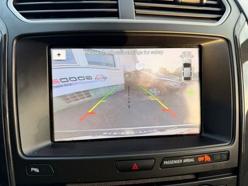 Used 2018 Ford Explorer XLT w/ Equipment Group 202A AWD/4WD image 41