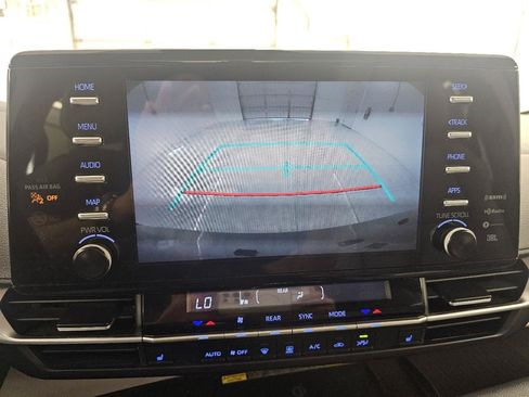 Used 2021 Toyota Sienna XLE w/ XLE Plus Package AWD/4WD image 12
