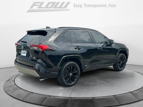 Used 2022 Toyota RAV4 SE AWD/4WD image 9