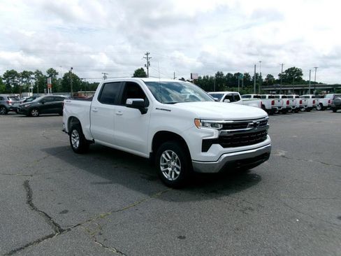 Used 2024 Chevrolet Silverado 1500 LT AWD/4WD image 4