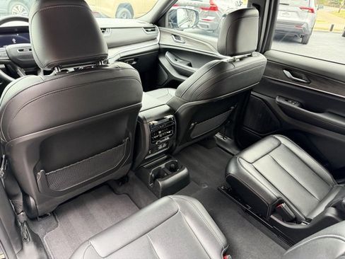 Used 2025 Jeep Grand Cherokee L Limited w/ Black Appearance Package image 8