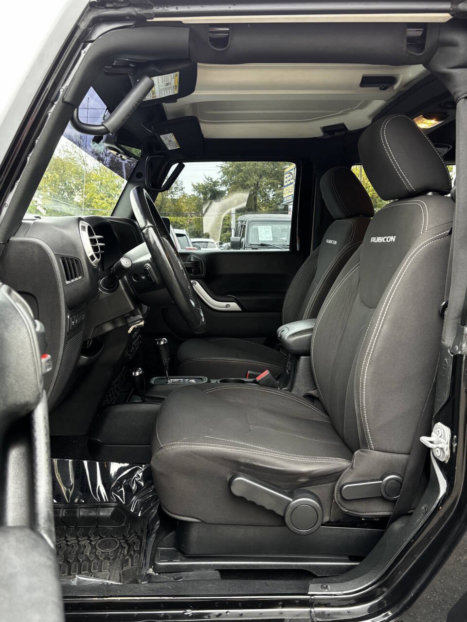 Used 2017 Jeep Wrangler Rubicon w/ Power Convenience Group AWD/4WD image 10