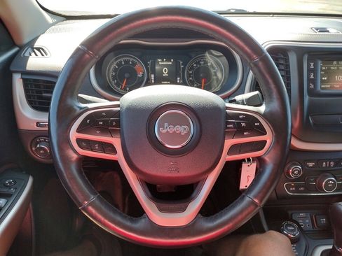 Used 2017 Jeep Cherokee Latitude w/ Cold Weather Group image 6