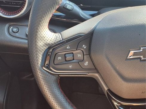 Used 2025 Chevrolet Trax RS w/ Sunroof Package FWD image 13