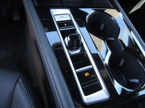 Used 2024 Volkswagen Atlas Cross Sport SE image 21