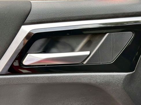 Used 2025 Mitsubishi Outlander ES FWD image 13